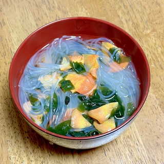 にんじんとワカメの春雨スープ